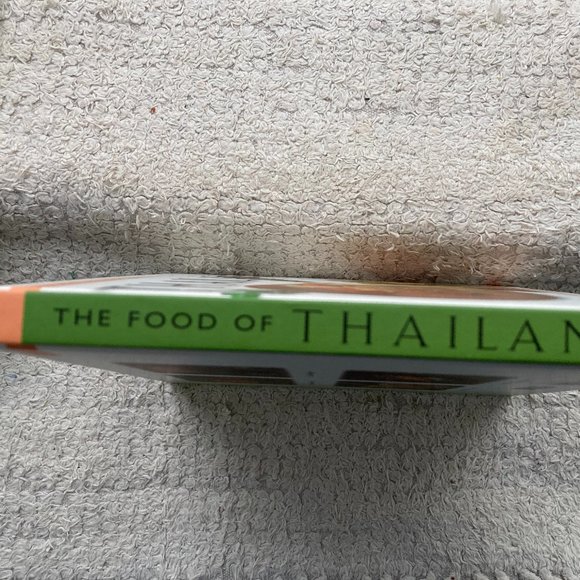 THAILAND: Cookbook  2000 Influences from China, India, Persia and Portugal - Picture 4 of 9